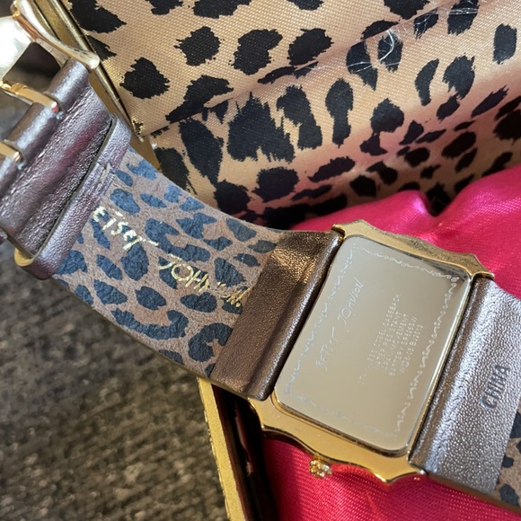 🪀Betsy Johnson watch🪀 - Picture 6 of 10